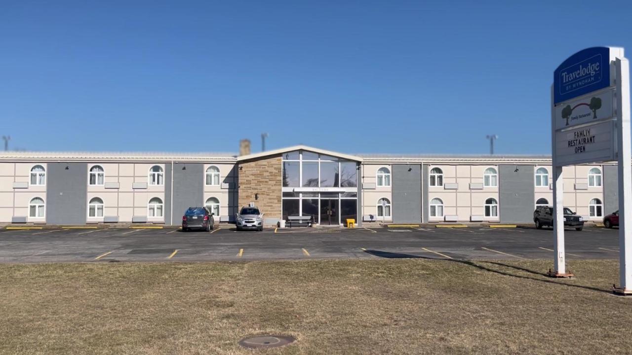 Travelodge By Wyndham Sarnia Exterior photo